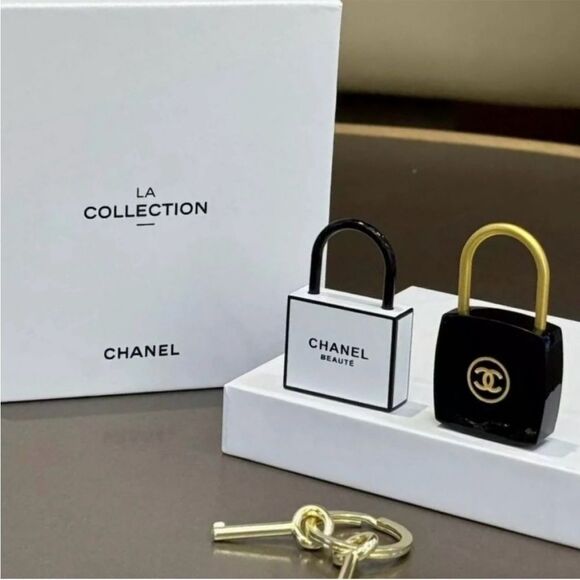 CHANEL Gift PadLock Lock & Key Set - Picture 1 of 9